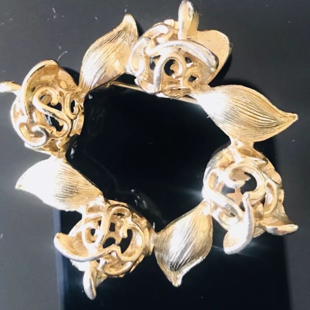 Gorgeous Coventry Brooch
